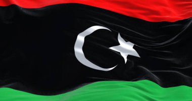 Libya ulusal bayrağının İslami hilal ve yıldızlı yüksek çözünürlüklü 3D görüntüsü. Bağımsızlığın, birliğin, kimliğin ve vatanseverliğin sembolü. Yayın ve jeopolitik içerik için mükemmel
