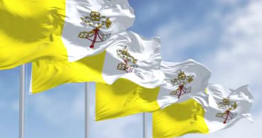 Vatikan 'ın bayrakları açık havada dalgalanıyor. Altın ve beyazın dikey iki rengi ve beyaz arması beyaz kısma odaklı. Kusursuz 3 boyutlu animasyon. Yavaş çekim döngüsü. Seçici odak