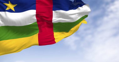 Orta Afrika Cumhuriyeti 'nin ulusal bayrağı açık havada dalgalanıyor. Mavi, beyaz, yeşil ve sarı şeritlerin ortasında kırmızı şeritler ve kantonda sarı bir yıldız. 3d illüstrasyon oluşturucu