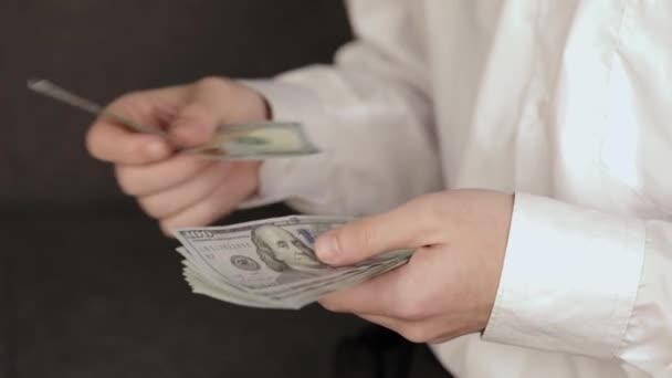 Mężczyzna Ręce Liczyć Banknoty Dolarowe — Wideo stockowe