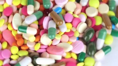 renkli tıbbi haplar üst görünüm yakın çekim