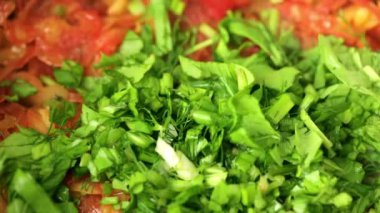 Ot ve buharla pişirilmiş sebzeler.