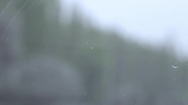 ガラスの上に雨が降り — ストック動画