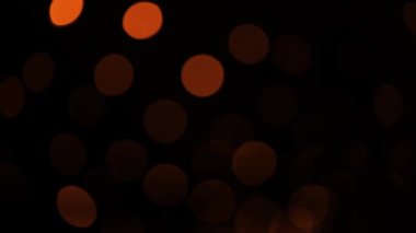 Koyu arkaplanda renkli sönmüş ışıklar