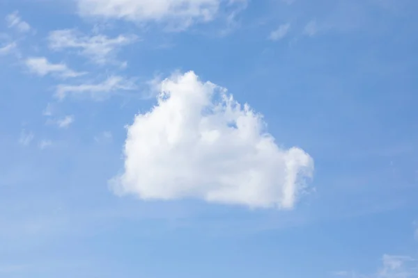 Fondo Azul Cielo Con Nubes Blancas —  Fotos de Stock