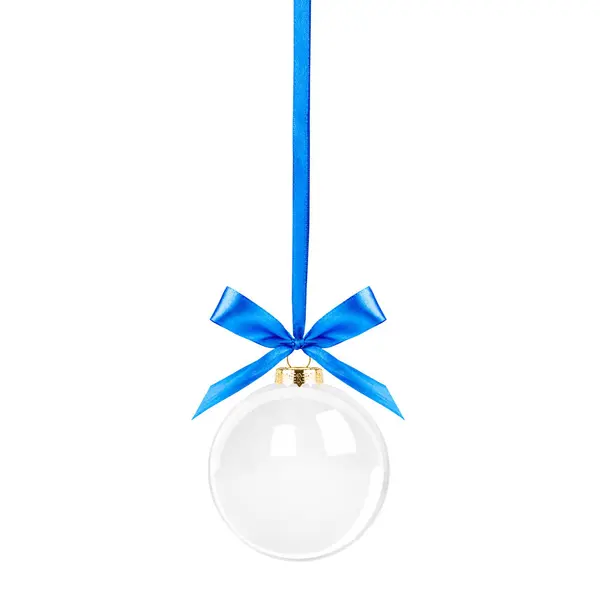 Altın kurdeleli şeffaf cam top ve beyaz arka planda izole edilmiş yay.