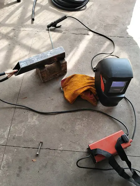 Yerdeki Kaynak Malzemeleri ve Koruyucu Teçhizat.