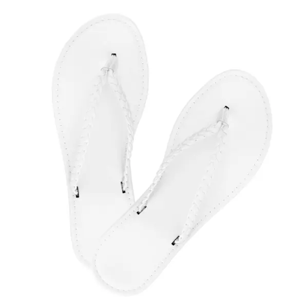 Beyaz kadınların yaz terlikleri beyaz arka planda izole edilmiş..