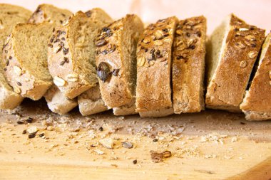 Erdemli ve lezzetli! Doğal malzemelerle yapılan organik ekmek her lokmada zengin tatlar, sağlıklı besinler ve saf iyilik sunar..