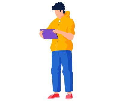 Adamın elinde tablet var. Elinde elektronik aletlerle duran adam ekrana bakıyor. Erkek karakter video veya film izliyor. Kişi, cihaz vektör illüstrasyonunda film izleyerek vakit geçiriyor