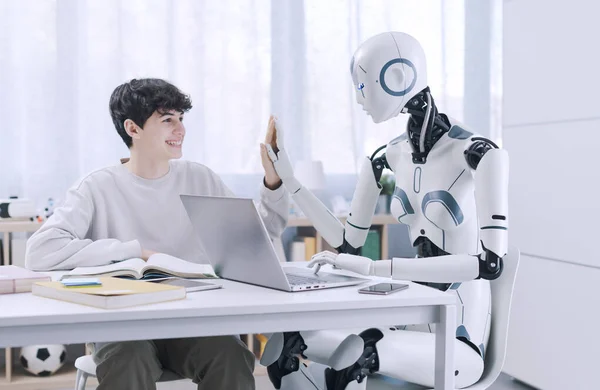 Garçon Étudie Avec Aide Robot Résultat Est Fructueux Robot Concept — Photo