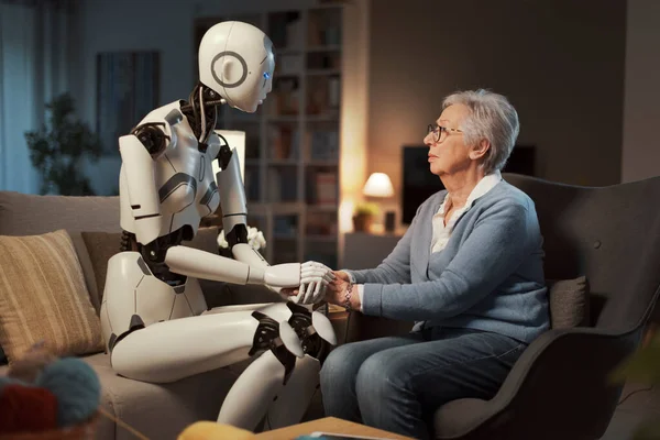 Starsza Kobieta Powierza Swoje Psychiczne Cierpienie Swojemu Robotycznemu Asystentowi Koncepcja — Zdjęcie stockowe
