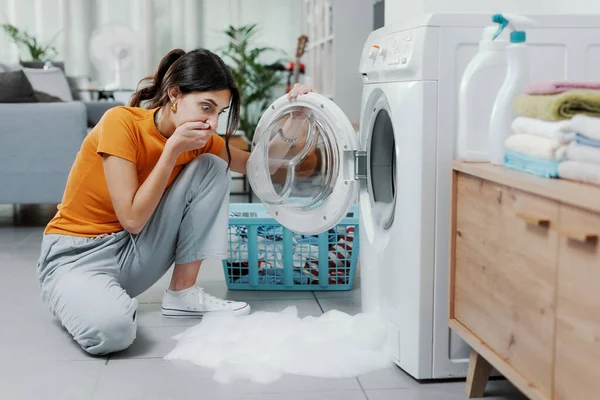 Woman Checking Her Damaged Washing Machine Floor Flooded — Stock Photo, Image