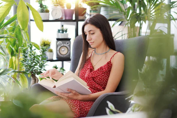 Young Attractive Woman Relaxing Home Surrounded Beautiful Plants She Sitting — Stock Photo, Image