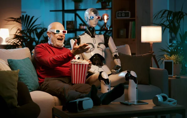 Homem Robô Feminino Vestindo Óculos Assistindo Filmes Juntos Casa — Fotografia de Stock