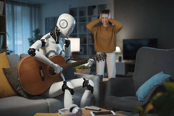 Robot Domowy Wyposażony Sztuczną Inteligencję Gra Gitarze Dla Swojej Pani — Zdjęcie stockowe