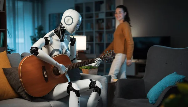 Yapay Zekayla Donatılmış Bir Evcil Robot Metresini Eğlendirmek Için Gitar — Stok fotoğraf