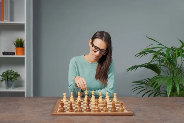 Femeia Care Stă Birou Predă Șah Online Cursuri Online Concept — Fotografie, imagine de stoc