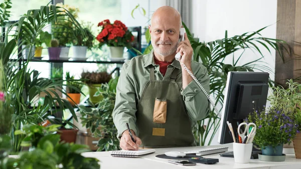 Professional Florist Working His Plant Shop Talking Phone Taking Orders — Stock Photo, Image
