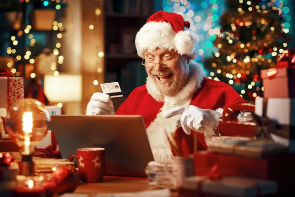 Papai Noel Sentado Sua Mesa Fazendo Compras Line Para Natal — Fotografia de Stock