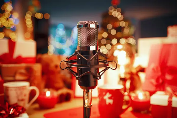 Christmas Decorations Gifts Professional Microphone Foreground Holiday Podcast Concept — Stock Photo, Image