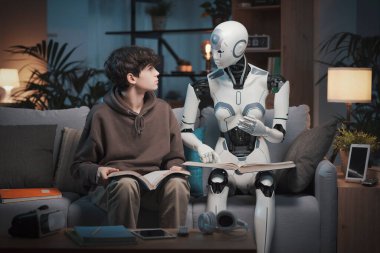Yenilikçi yapay zeka robot hocası genç bir çocuğa ödevlerinde yardım ediyor, birlikte kitap okuyorlar, insan-robot etkileşimi konsepti.