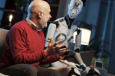İnsan ve yapay zeka robotları evde video oyunları oynuyorlar, robot-insan ilişkisi kavramı.