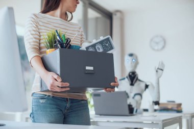 İşyerinden kovulan ofis çalışanı ve ona bakan insanımsı robot: Yapay zekanın istihdam üzerindeki etkisi