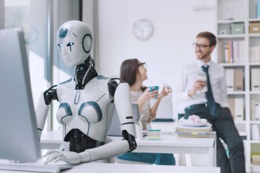 Ofiste çalışan etkili yapay zeka robotu ve kahve molası veren tembel çalışanlar.