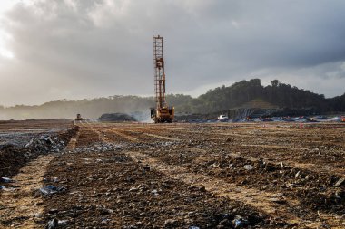Blasthole matkap veya matkap, madencilik, inşaat ve taş ocağı endüstrisinde kullanılan özel bir ağır ekipman parçasıdır. Birincil amacı yerde ya da kayada delikler açmak.