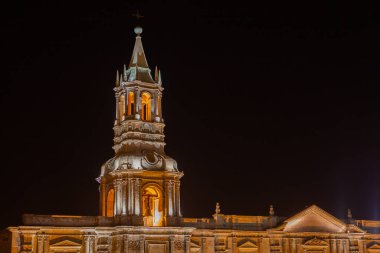 Arequipa, Beyaz Şehir, volkanik taşın yüzyıllardır süren tarih ve canlı kültürle buluştuğu yer. Her köşenin bir hikaye anlattığı bir yer..
