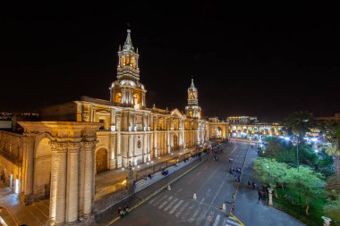 Arequipa, Beyaz Şehir, volkanik taşın yüzyıllardır süren tarih ve canlı kültürle buluştuğu yer. Her köşenin bir hikaye anlattığı bir yer..