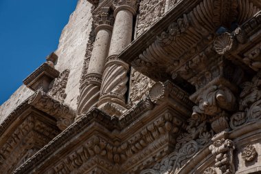 Arequipa, Beyaz Şehir, volkanik taşın yüzyıllardır süren tarih ve canlı kültürle buluştuğu yer. Her köşenin bir hikaye anlattığı bir yer..