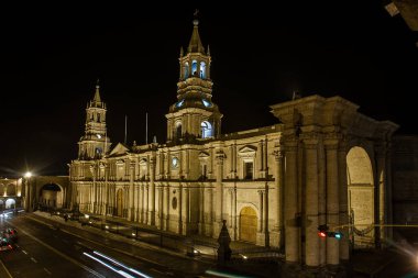 Arequipa, Beyaz Şehir, volkanik taşın yüzyıllardır süren tarih ve canlı kültürle buluştuğu yer. Her köşenin bir hikaye anlattığı bir yer..