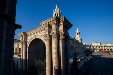 Arequipa, Beyaz Şehir, volkanik taşın yüzyıllardır süren tarih ve canlı kültürle buluştuğu yer. Her köşenin bir hikaye anlattığı bir yer..