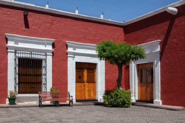 Arequipa, Beyaz Şehir, volkanik taşın yüzyıllardır süren tarih ve canlı kültürle buluştuğu yer. Her köşenin bir hikaye anlattığı bir yer..