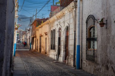 Arequipa, Beyaz Şehir, volkanik taşın yüzyıllardır süren tarih ve canlı kültürle buluştuğu yer. Her köşenin bir hikaye anlattığı bir yer..