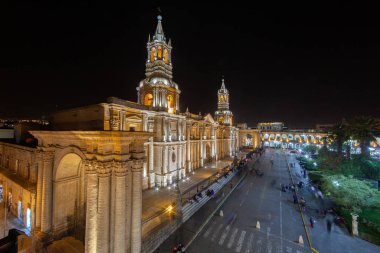 Arequipa, Beyaz Şehir, volkanik taşın yüzyıllardır süren tarih ve canlı kültürle buluştuğu yer. Her köşenin bir hikaye anlattığı bir yer..