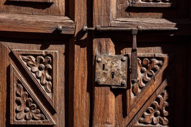 Santa Catalina manastırı Dominikli rahibeler için bir manastır olarak kuruldu. Büyüleyici mimarisi, canlı renkleri ve İspanyol sömürgeci ve yerel etkilerinin eşsiz karışımı ile ünlüdür..