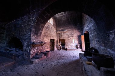 Santa Catalina manastırı Dominikli rahibeler için bir manastır olarak kuruldu. Büyüleyici mimarisi, canlı renkleri ve İspanyol sömürgeci ve yerel etkilerinin eşsiz karışımı ile ünlüdür..