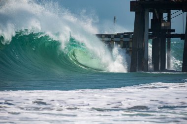 Cabo Blanco 'da sörf yapmak hem deneyimli sörfçüler hem de yeni başlayanlar için heyecan verici bir deneyim olabilir.