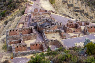 Pisac Harabeleri, Peru 'nun Kutsal Vadisi' ndeki en önemli ve iyi korunmuş İnka arkeolojik alanlarından biridir. Pisac kasabasının yukarısında yer alan bu harabeler İnka medeniyetinin mimari hünerine büyüleyici bir bakış sunuyor.