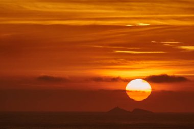 La Costa Verde 'de altın saat titreşimleri. Hiçbir şey Miraflores' de okyanusun üzerinde güneşin batışını izlemenin huzuru kadar güzel olamaz. Lima Peru.