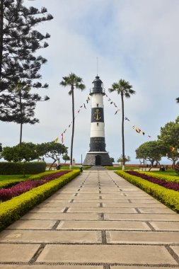 Malecn Miraflores 'in çarpıcı görüntüsü La Costa Verde' nin özünü yakalıyor. Doğanın canlı şehir enerjisiyle buluştuğu yer Miraflores Lima Peru.