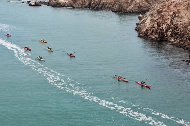 Neşeli bir deniz kanosu macerasına atlayın ve Arequipa Peru 'nun vahşi güzelliklerini keşfedin.