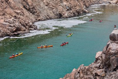 Neşeli bir deniz kanosu macerasına atlayın ve Arequipa Peru 'nun vahşi güzelliklerini keşfedin.
