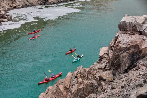 Neşeli bir deniz kanosu macerasına atlayın ve Arequipa Peru 'nun vahşi güzelliklerini keşfedin.