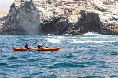 Neşeli bir deniz kanosu macerasına atlayın ve Arequipa Peru 'nun vahşi güzelliklerini keşfedin.