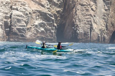 Neşeli bir deniz kanosu macerasına atlayın ve Arequipa Peru 'nun vahşi güzelliklerini keşfedin.