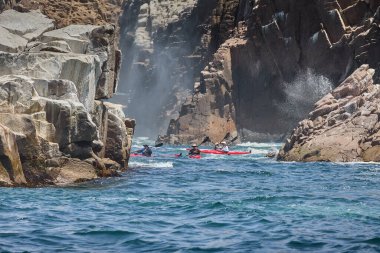 Neşeli bir deniz kanosu macerasına atlayın ve Arequipa Peru 'nun vahşi güzelliklerini keşfedin.